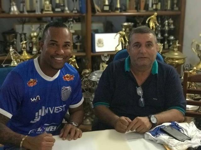 Goytacaz apresenta o atacante Edinho