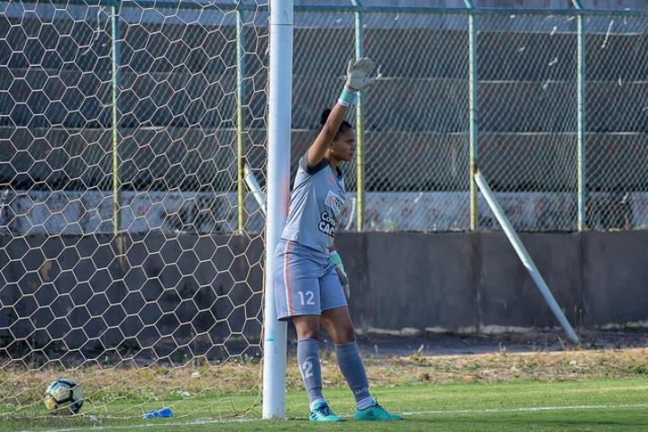 Goleira Claudice espera parar o ataque do Flamengo na final do Estadual