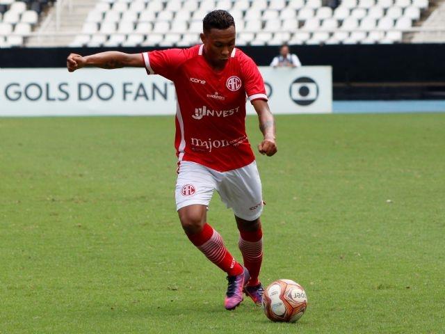 Lateral Quaresma está de volta ao America