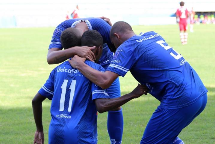 Goytacaz vence o America e embola o Grupo X