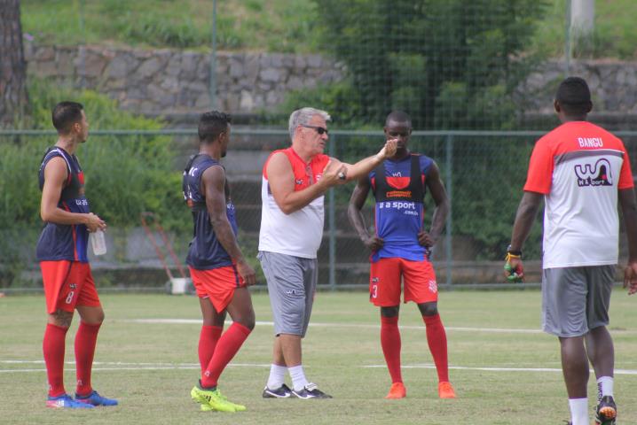 Alfredo Sampaio destaca confiança do Bangu para a Taça Rio