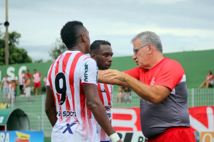 Alfredo Sampaio exalta a vitória fora de casa do Bangu
