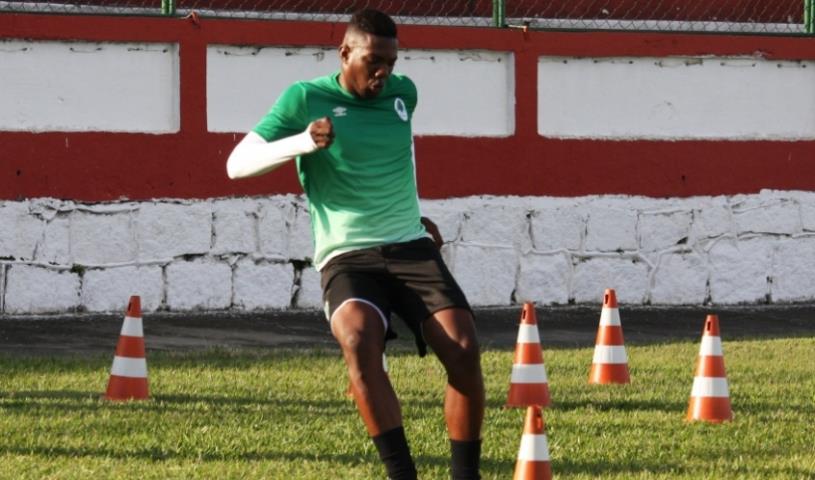 Felipe Augusto conquista espaço no Boavista