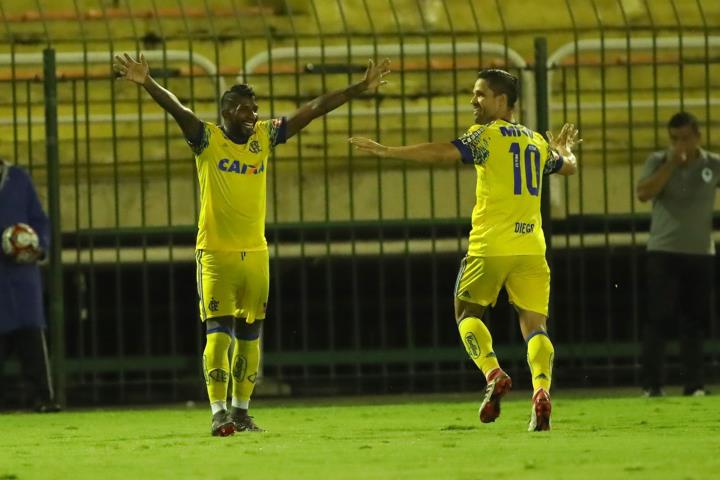 Flamengo supera o Boavista e volta a liderança