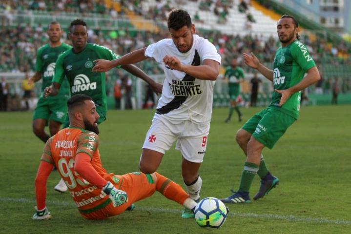 Vasco fica no empate em Chapecó