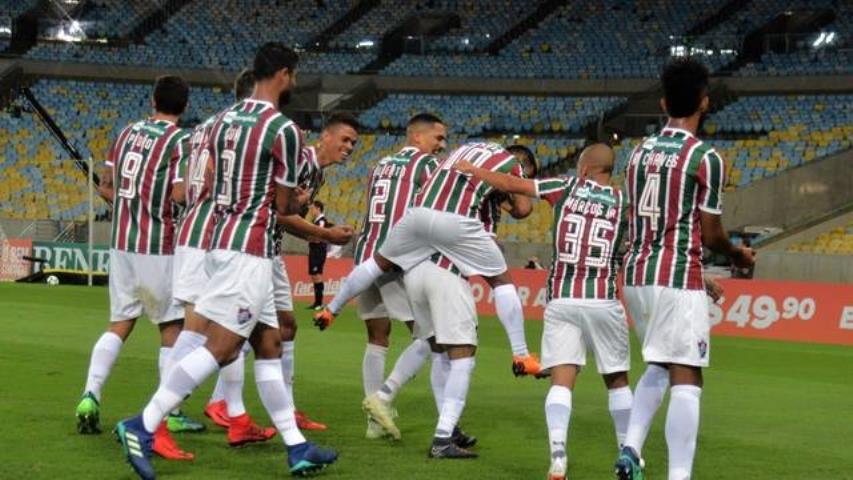 Flu vence o Atlético/PR e encosta nos líderes