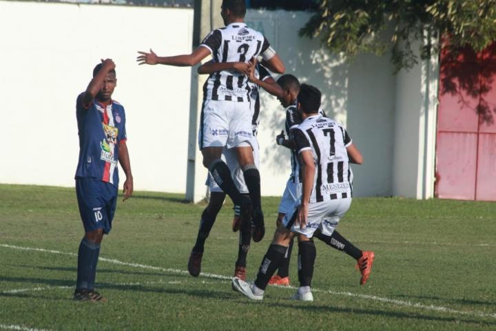 Americano vence e assume liderança do Grupo A