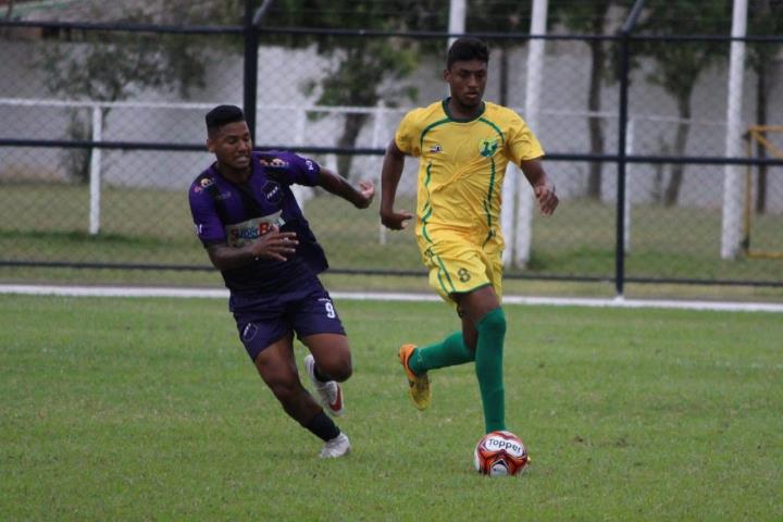 Campos vence na estreia da B2