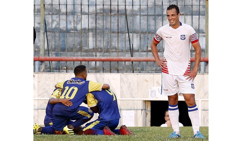 Barcelona vence o Friburguense