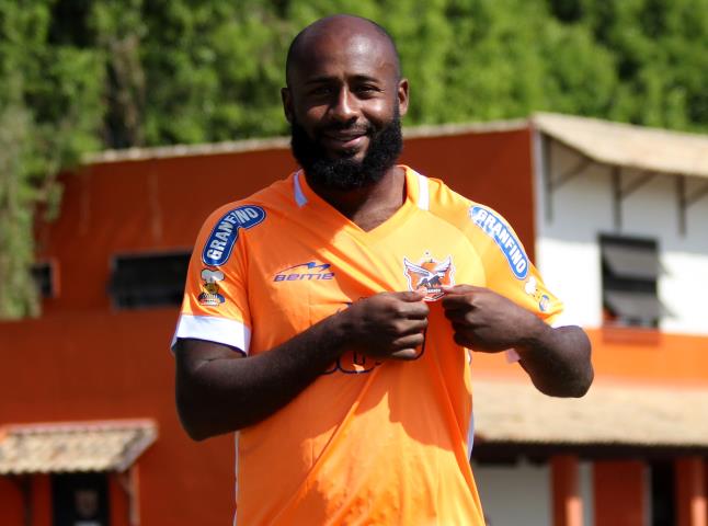 Nova Iguaçu acerta retorno do atacante Zambi