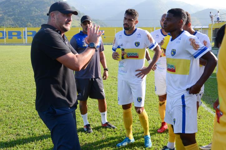 Sampaio Corrêa defende liderança contra o Friburguense