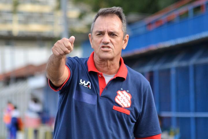 Mário Marques destaca estreia de jovens atletas no profissional do Bangu