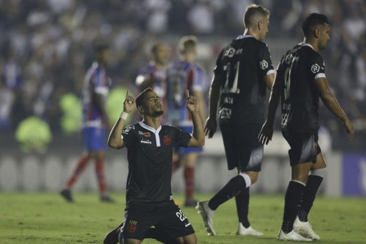 Vasco vence o Bahia e sai da zona do rebaixamento