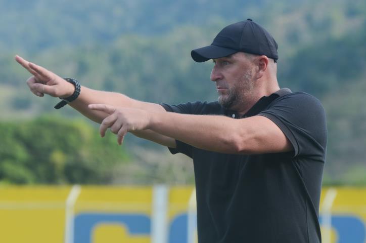 Cabofriense acerta a contração do treinador Luciano Quadros