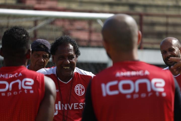 America encara o Nova Iguaçu pela volta à elite