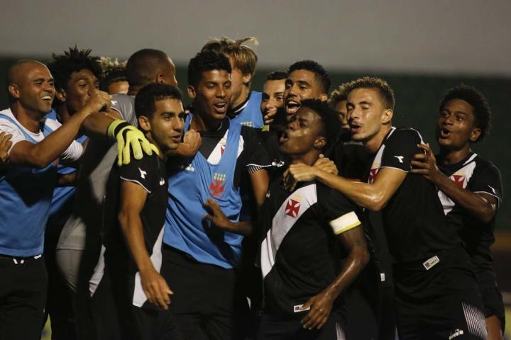Vasco bate o Coritba-PR e pega o Volta Redonda nas quartas da Copinha