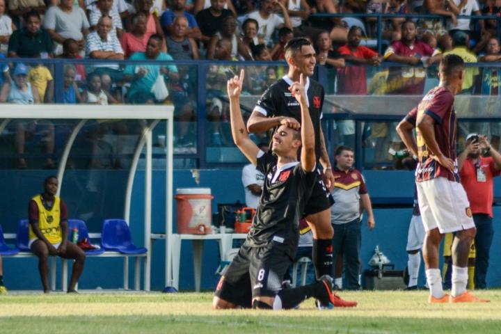 Vasco vence na abertura da Taça GB