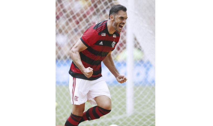 Flamengo vira sobre o Bangu no Maracanã