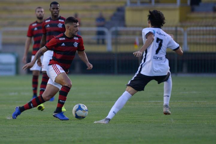 Fla empata com Resende em noite de estreias