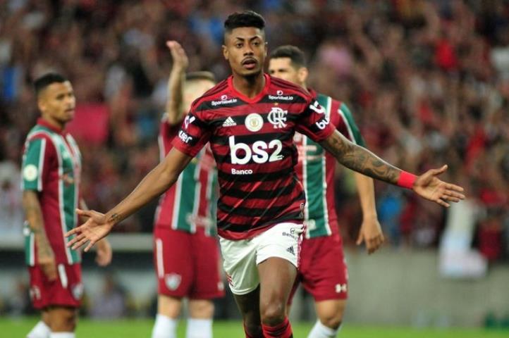 Fla vence o clássico e segue absoluto na ponta do Brasileirão