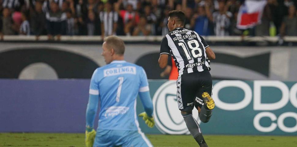 Bota vence o CSA no Nilton Santos