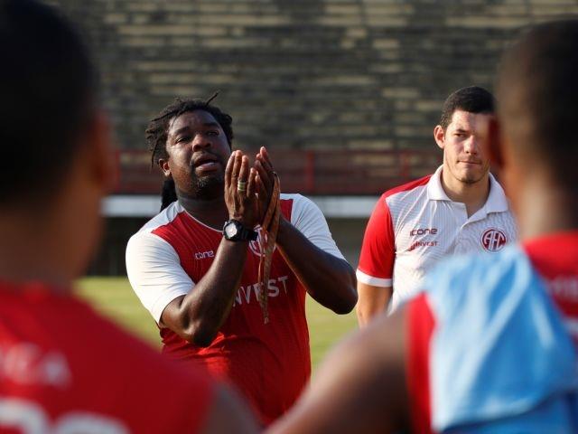 Ney Barreto avalia primeira semana de treinos