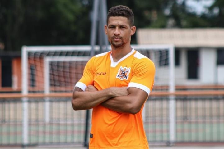 Nova Iguaçu acerta com zagueiro Jamerson