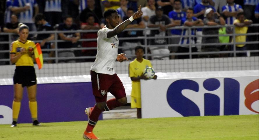 Flu vence e deixa o Z-4 do Brasileirão