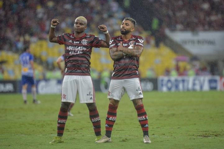 Fla atropela o Avaí em sua despedida do Maracanã em 2019