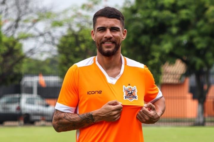 Nova Iguaçu anuncia centroavante Bruno Santos