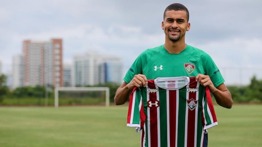 Fluminense apresenta o zagueiro Léo Santos