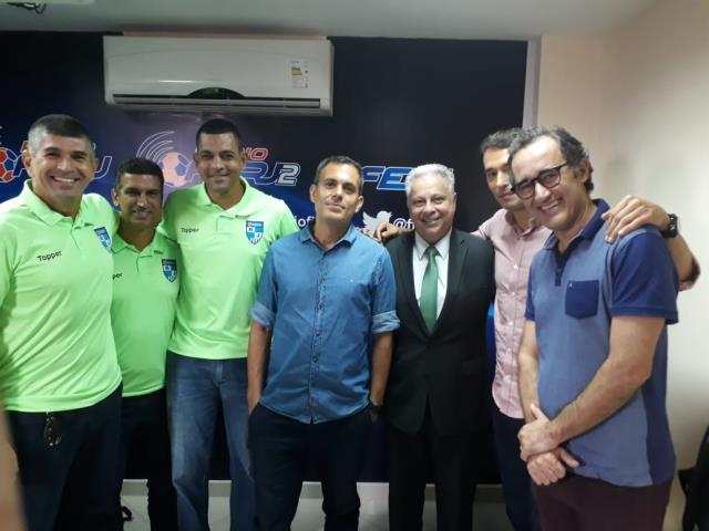 Apresentadores do Grupo Globo vivenciam o trabalho do VAR