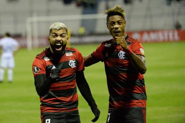 Flamengo vence na estreia da Libertadores