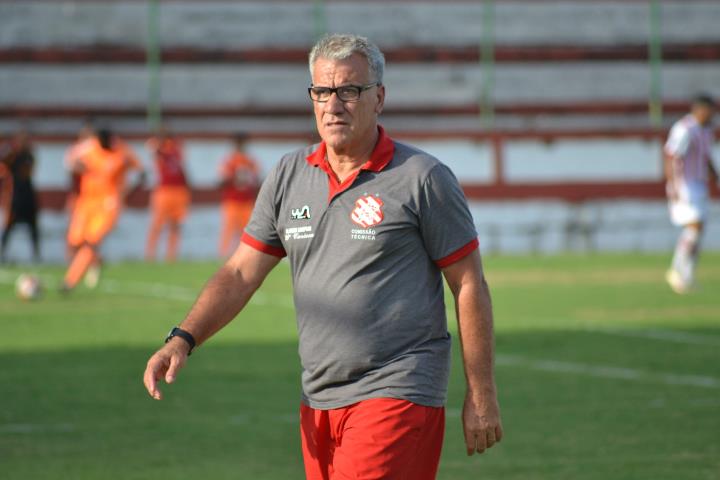 Alfredo Sampaio não é mais técnico do Bangu