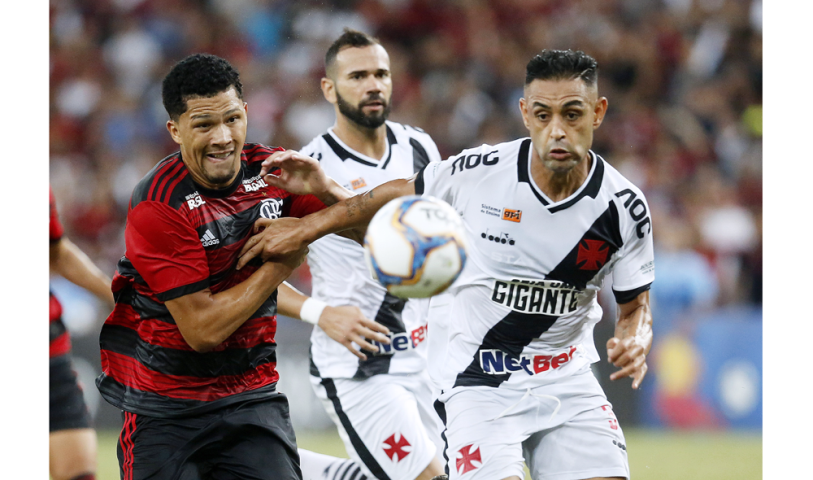 Vasco marca no fim e clássico termina empatado