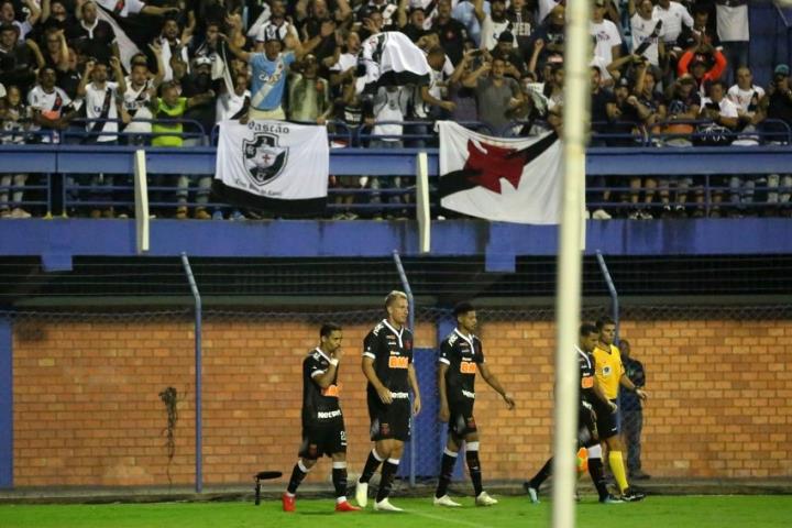 Vasco vence o Avaí e continua na Copa do Brasil