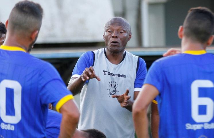 Souza é novo treinador do Campos