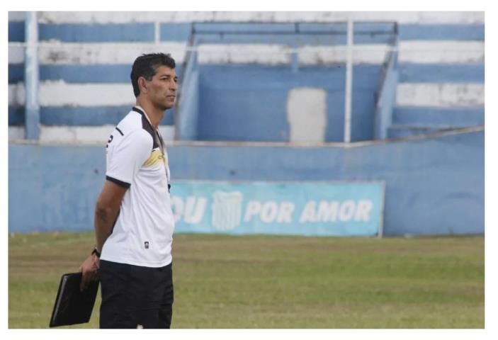 Goytacaz apresenta João Carlos Ângelo como novo técnico
