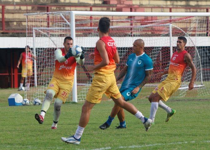 Deola valoriza experiência do grupo e números da defesa do America