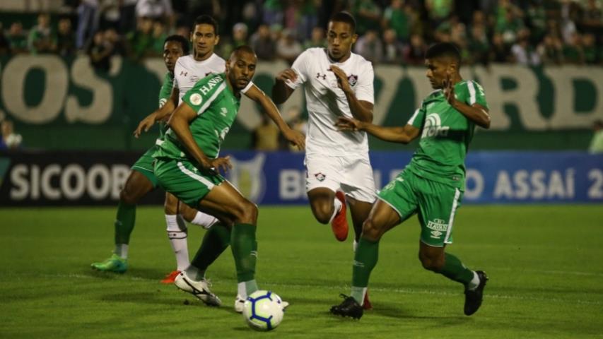 Flu arranca empate na Arena Condá