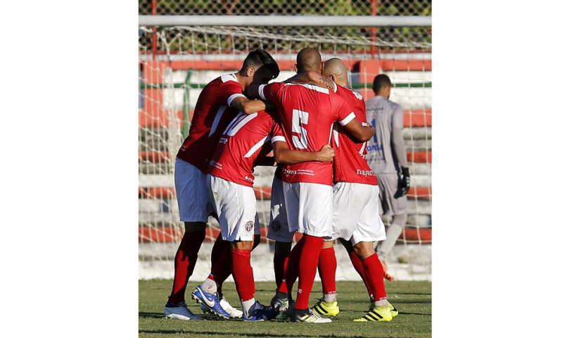America vence o Olaria e segue líder