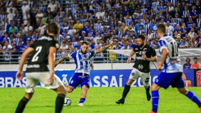 Bota vence a primeira fora de casa e entra no G4