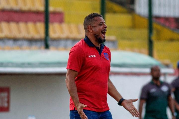 Emanoel Sacramento não é mais técnico do Bonsucesso