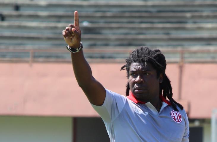 Ney Barreto assume o America