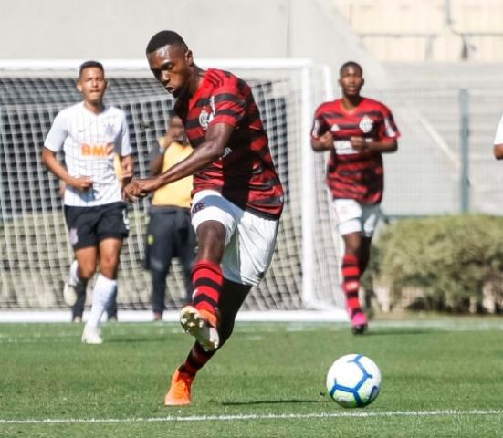 Fla sai na frente na decisão do Brasileiro Sub-17