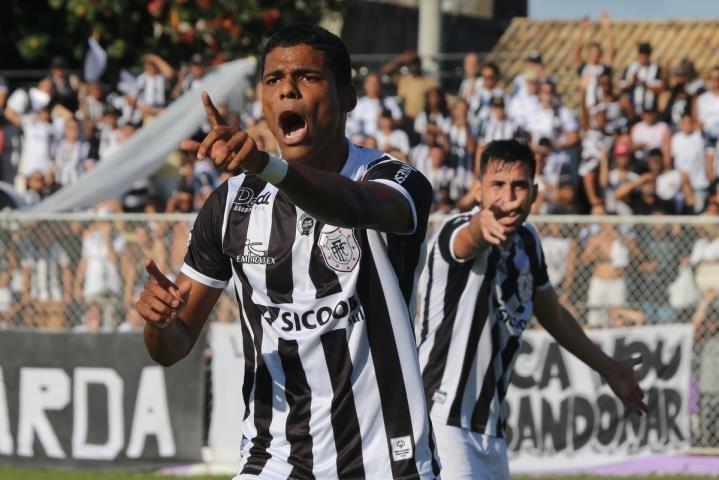 Americano acerta retorno do atacante Maradona