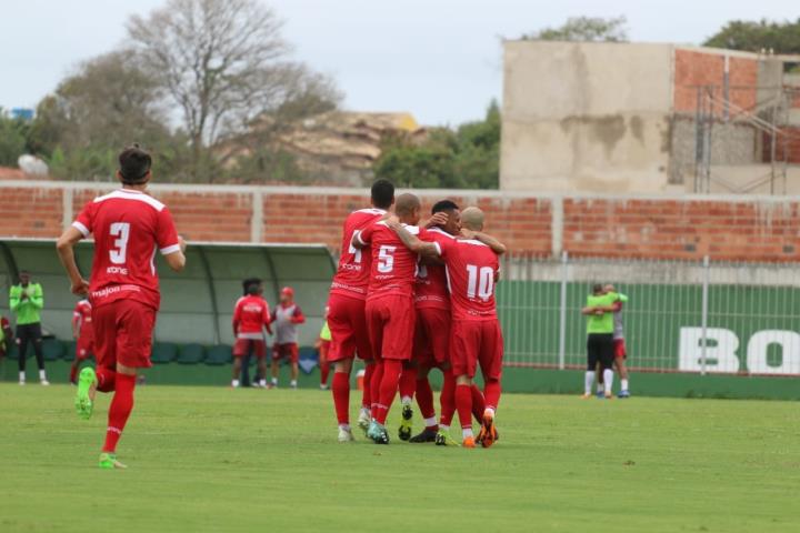 America bate o Bonsucesso e abre boa vantagem