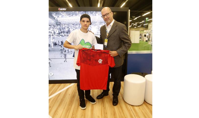 Igor Brito é campeão do e-games da FERJ na Brasil Futebol Expo