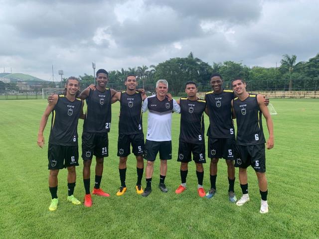 Voltaço promove subida de outros seis atletas para elenco profissional