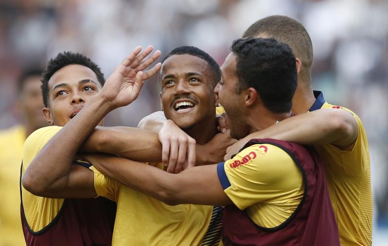 Madura vence o Botafogo e segue 100%